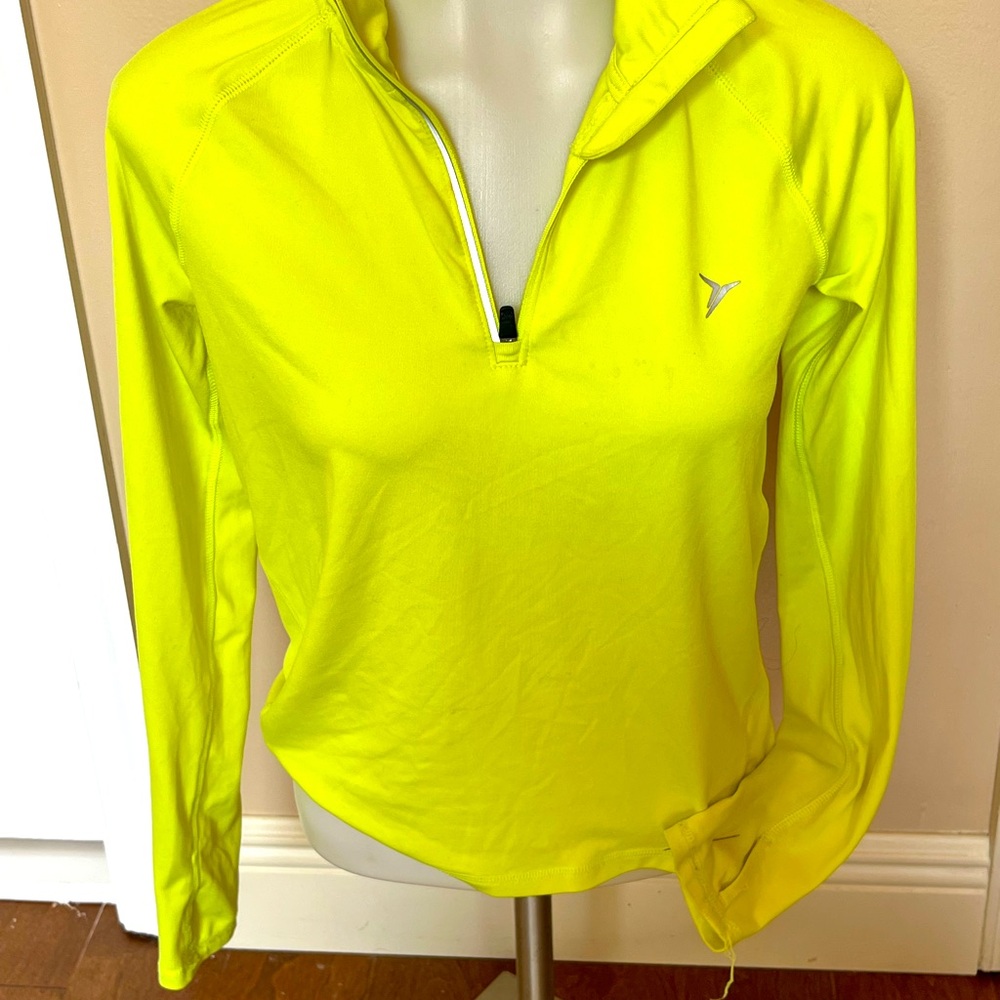 Old Navy girls top
Size 10 to 12